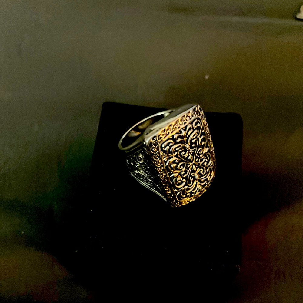 Costume statement ring